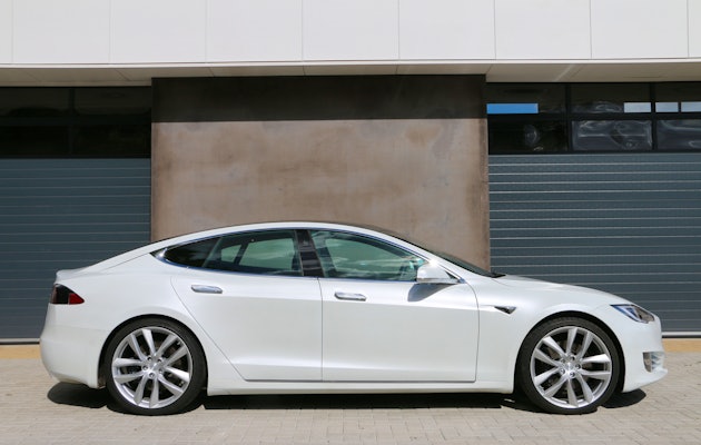 Voel de krachten van de snelle elektrische Tesla Model S!
